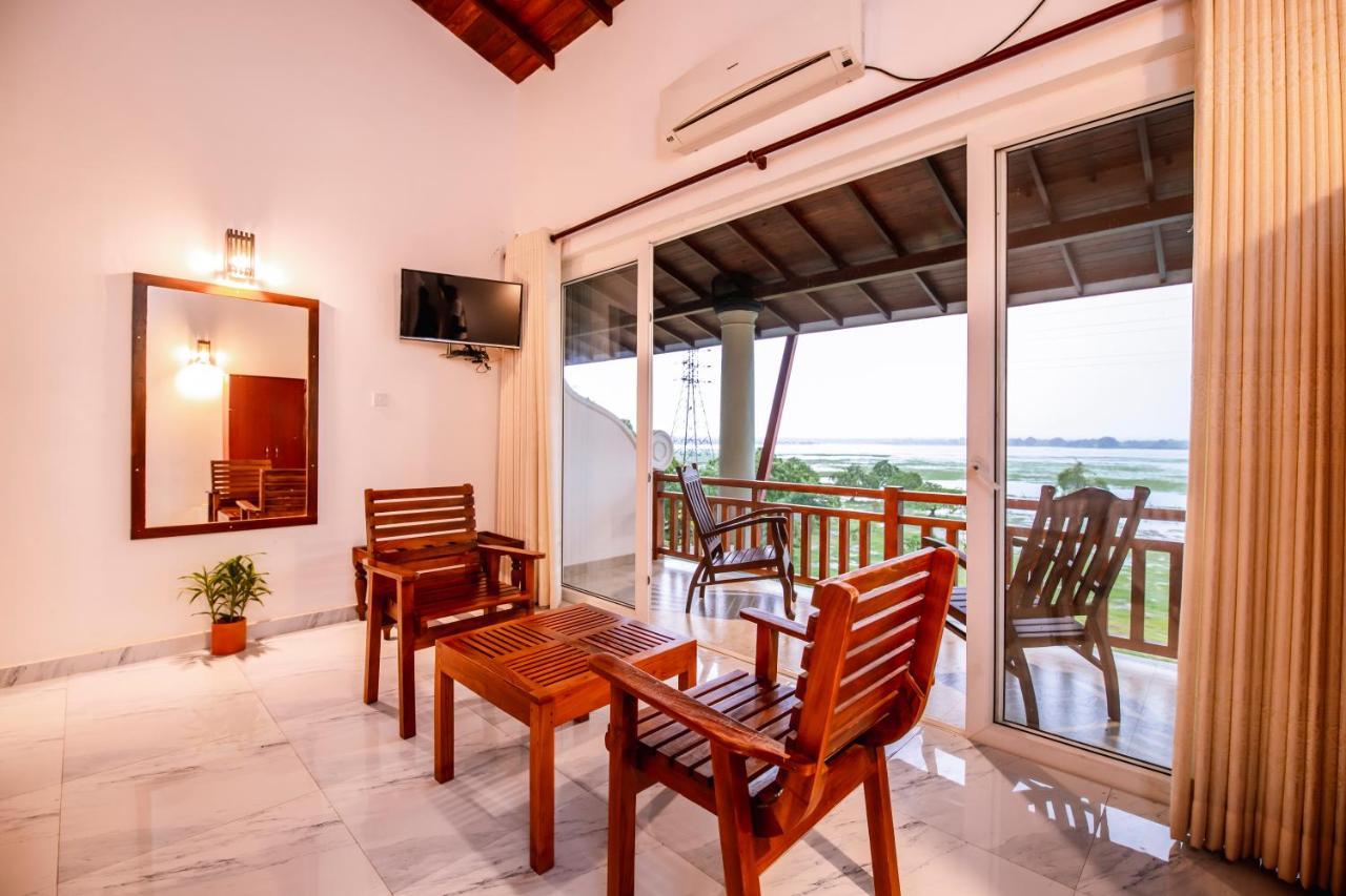 Chaarya Lake Hotel Tissamaharama Exterior photo