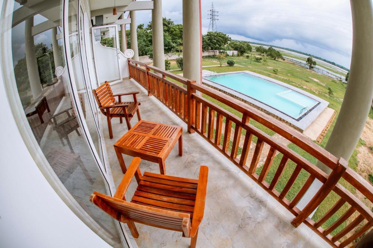 Chaarya Lake Hotel Tissamaharama Exterior photo